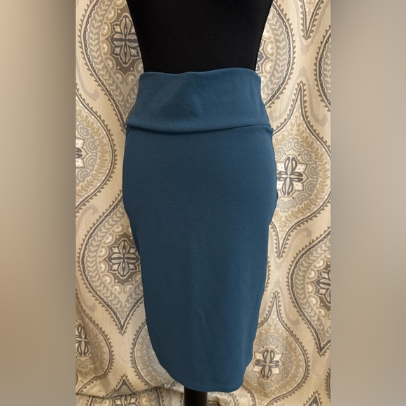 LulaRoe Versatile Pencil Skirt - Size Medium - Picture 2 of 9